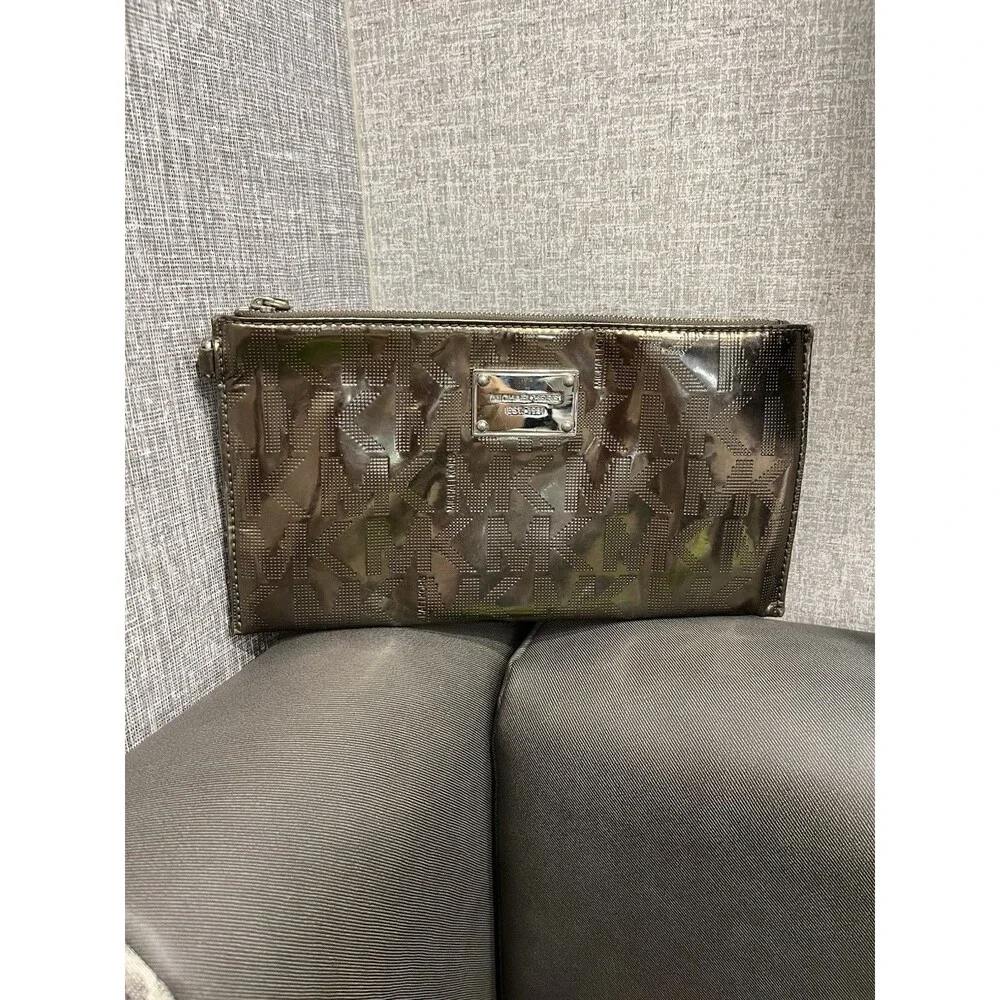 Michael Kors Logo Zip Wristlet Gold, Wrist Strap